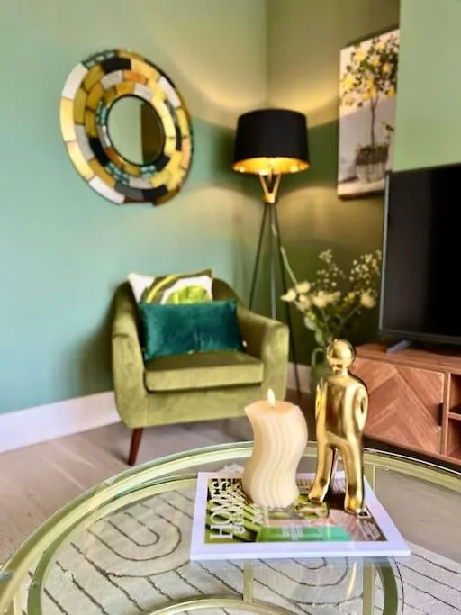 Lemon Drop Lodge Wyndale Living Parking Bham Nec Birmingham Holiday home