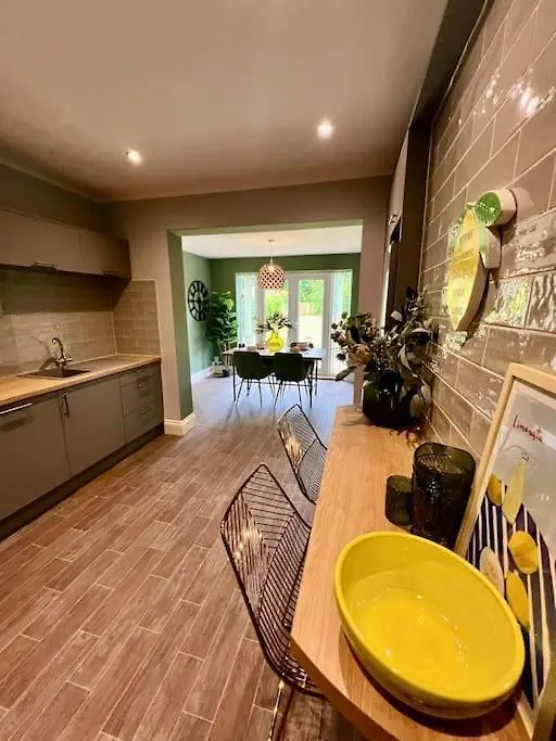 Holiday home Lemon Drop Lodge Wyndale Living Parking Bham Nec Birmingham United Kingdom