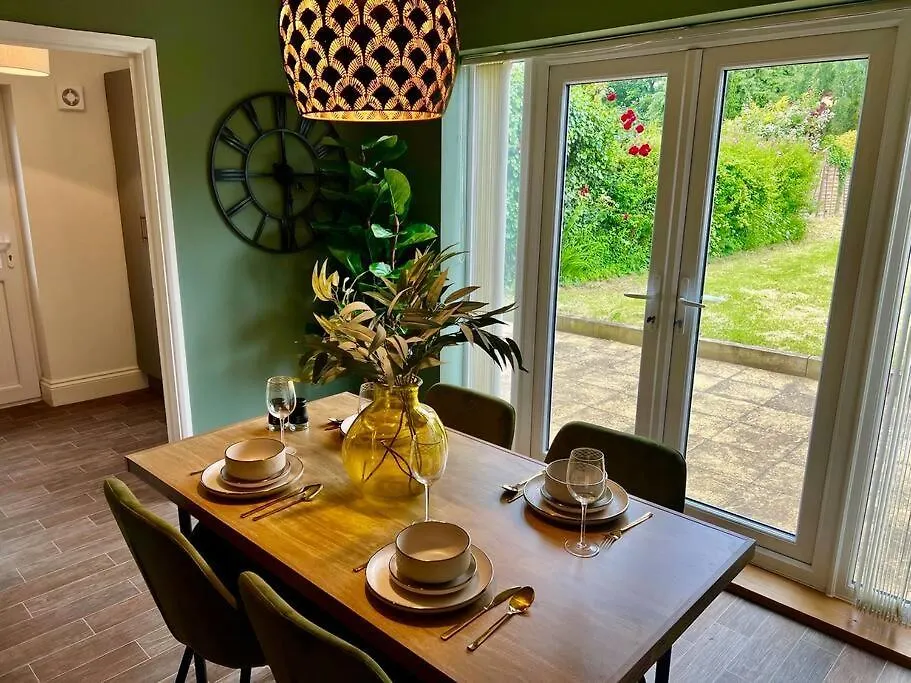 Holiday home Lemon Drop Lodge Wyndale Living Parking Bham Nec Birmingham United Kingdom